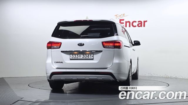 Kia Canival 2018 — photo 4