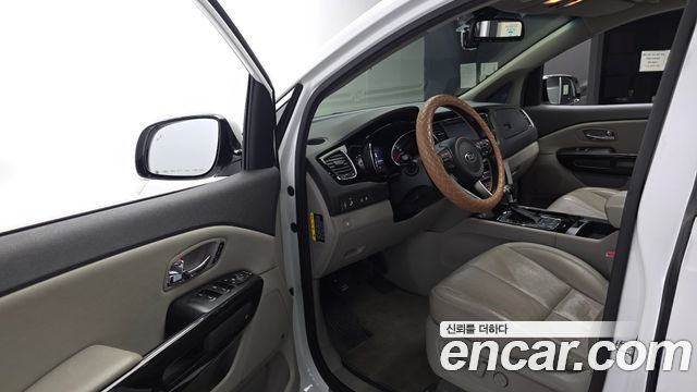 Kia Canival 2018 — photo 10