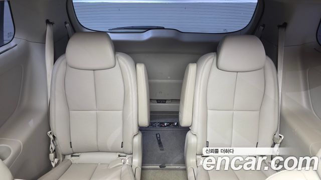 Kia Canival 2018 — photo 13