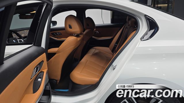 BMW 3-Series 2024 — photo 17