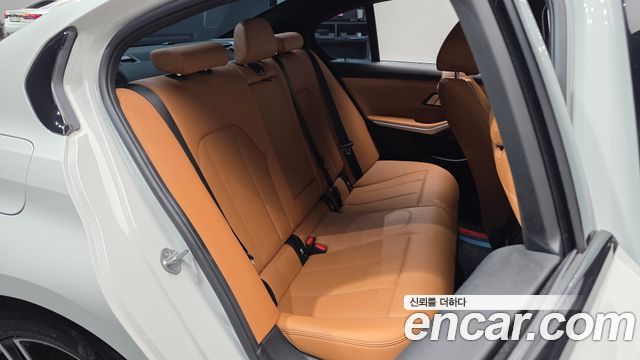 BMW 3-Series 2024 — photo 18