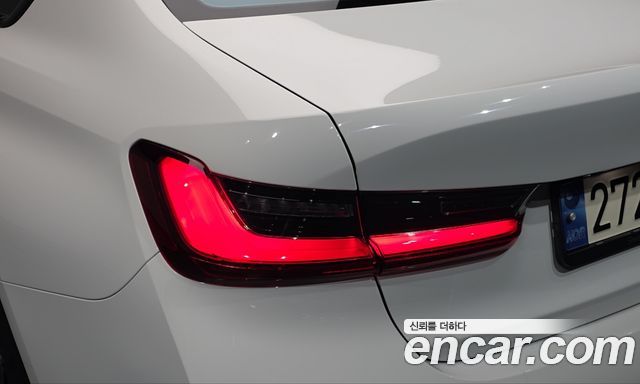 BMW 3-Series 2024 — photo 9