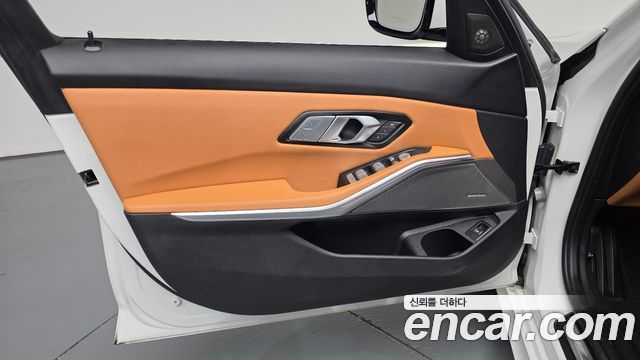 BMW 3-Series 2024 — photo 14