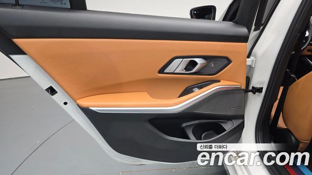 BMW 3-Series 2024 — photo 15