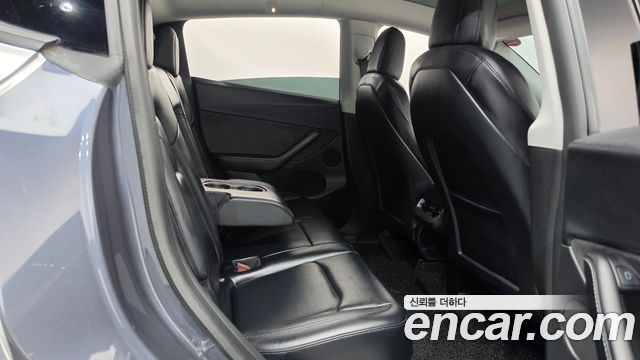 Tesla Model Y 2022 — photo 12