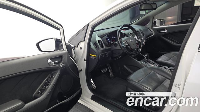 Kia K3 2016 — photo 10