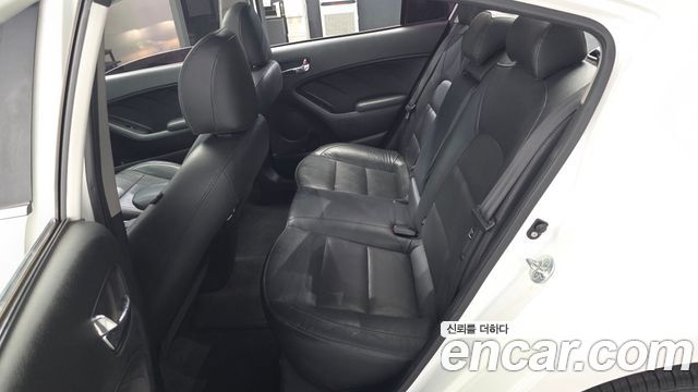 Kia K3 2016 — photo 11