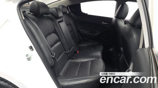 Kia K3 2016 — photo 12