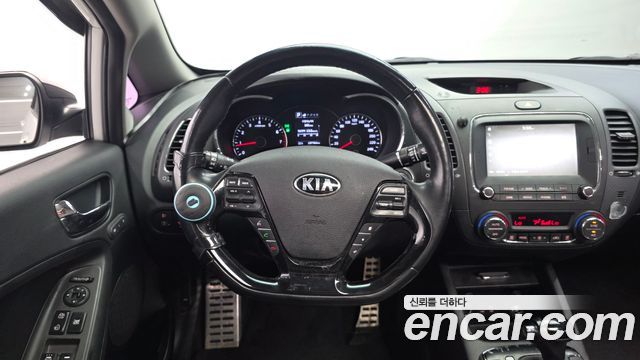 Kia K3 2016 — photo 13