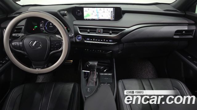 Lexus UX 2021 — photo 10