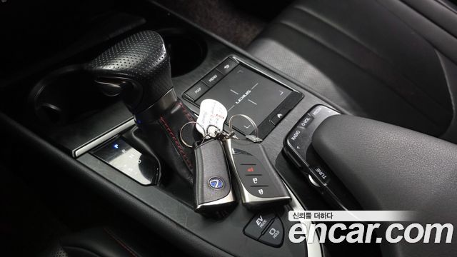 Lexus UX 2021 — photo 12