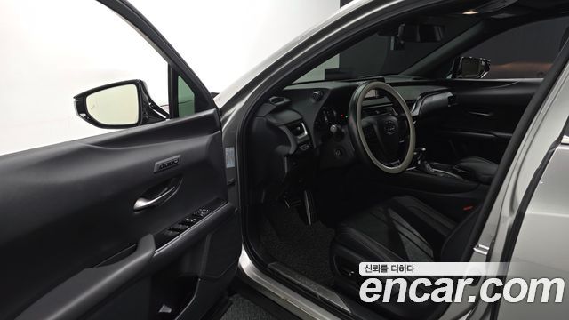 Lexus UX 2021 — photo 13