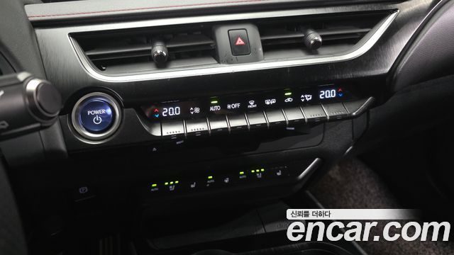 Lexus UX 2021 — photo 23