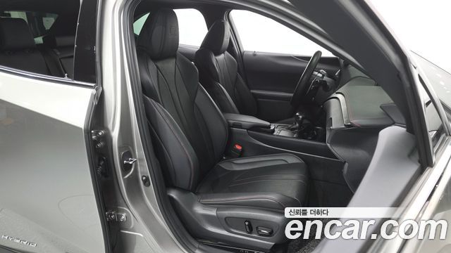 Lexus UX 2021 — photo 16