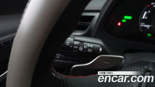 Lexus UX 2021 — photo 29