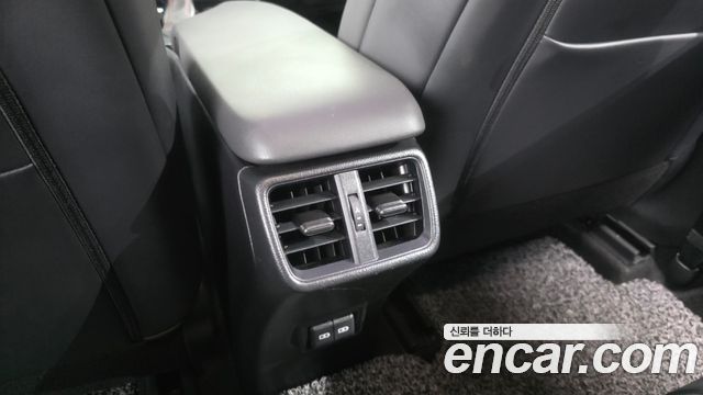 Lexus UX 2021 — photo 31