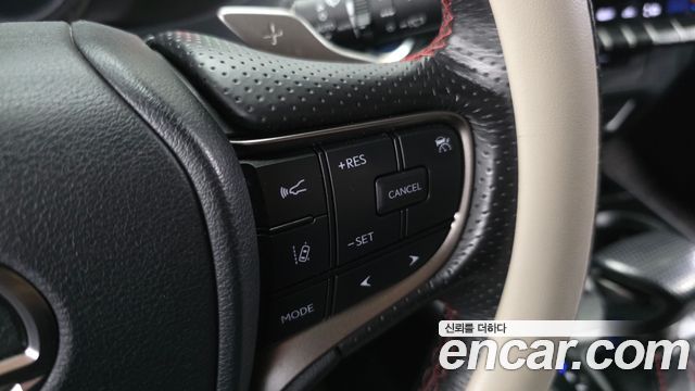Lexus UX 2021 — photo 32
