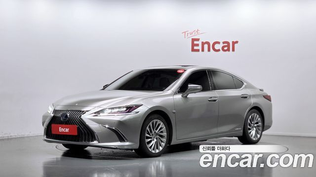 Lexus ES 2019 — photo 1