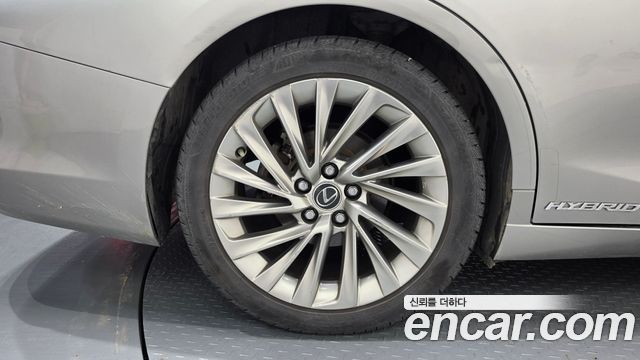 Lexus ES 2019 — photo 5