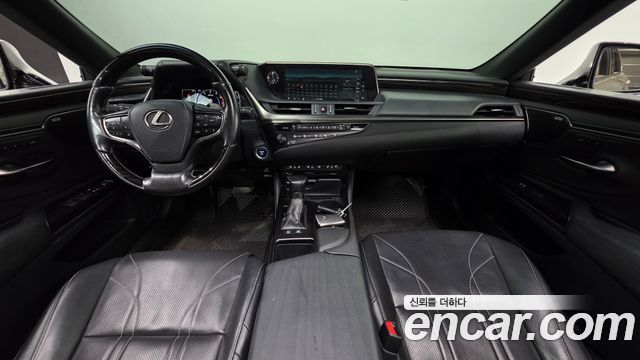 Lexus ES 2019 — photo 7