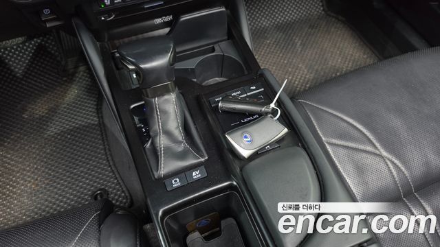 Lexus ES 2019 — photo 9