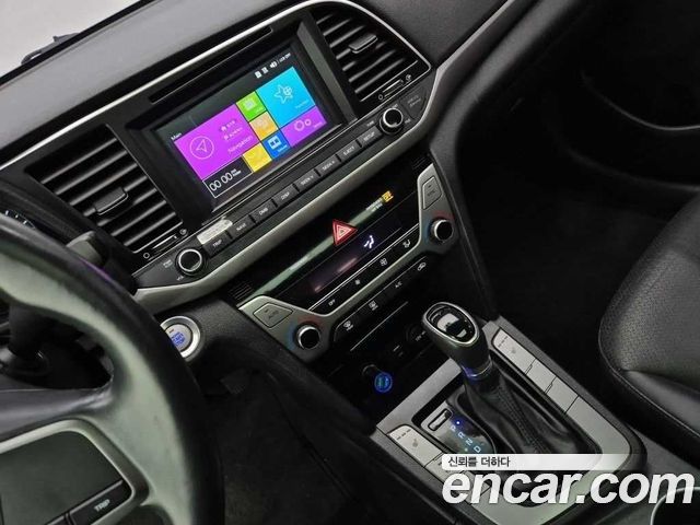 Hyundai AVANTE 2017 — photo 9