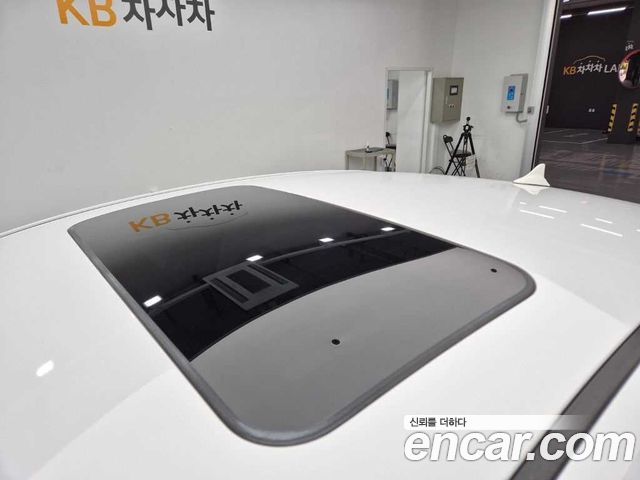Hyundai AVANTE 2017 — photo 12