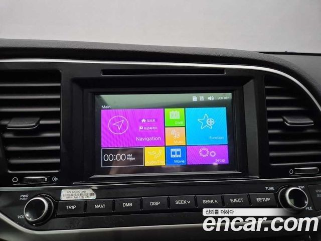 Hyundai AVANTE 2017 — photo 13