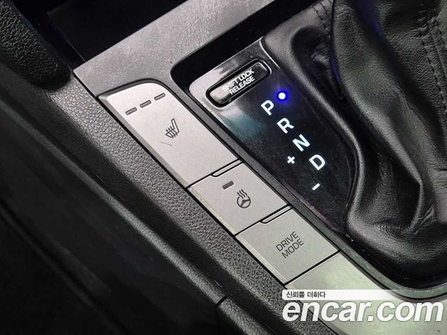 Hyundai AVANTE 2017 — photo 16