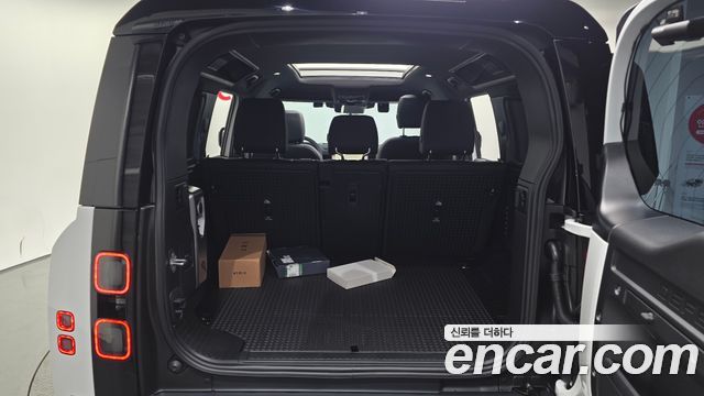 Land Rover Defender 2026 — photo 10