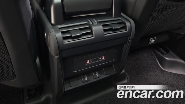 Land Rover Defender 2026 — photo 18