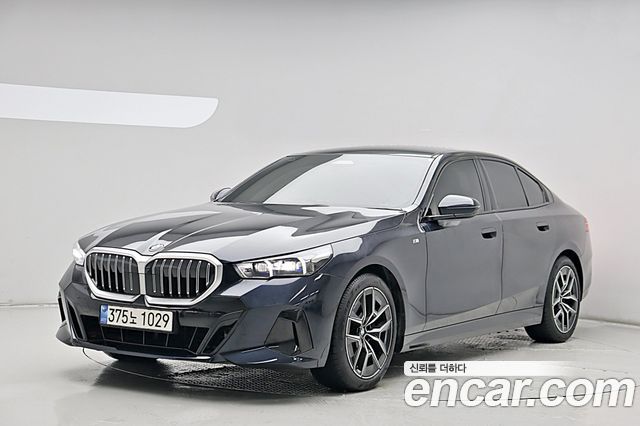BMW 5-Series 2024 — photo 1