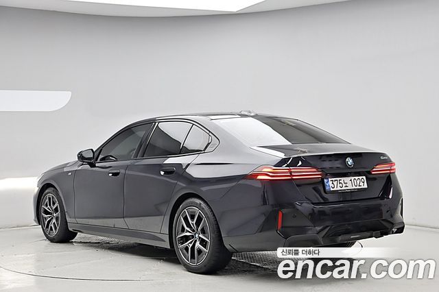 BMW 5-Series 2024 — photo 2