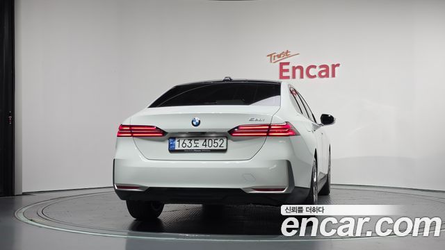 BMW 5-Series 2024 — photo 4