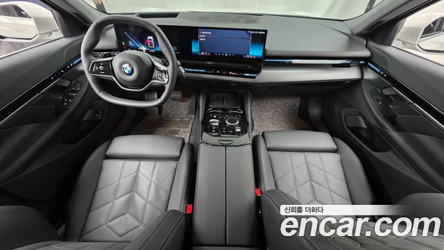BMW 5-Series 2024 — photo 10
