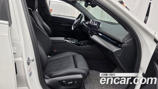 BMW 5-Series 2024 — photo 16