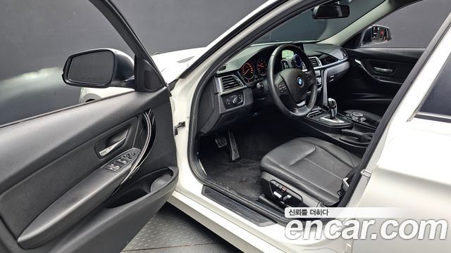 BMW 3-Series 2017 — photo 10