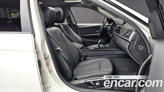 BMW 3-Series 2017 — photo 11