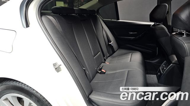 BMW 3-Series 2017 — photo 12