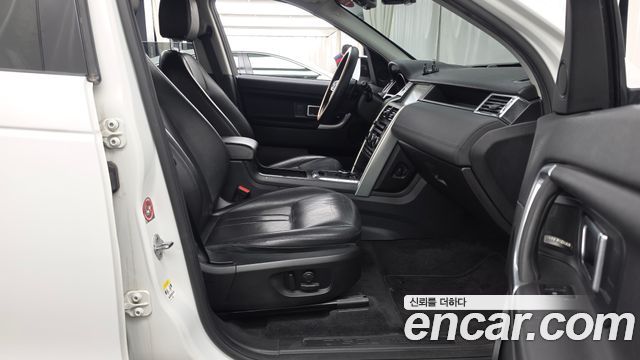 Land Rover Discovery Sport 2019 — photo 17