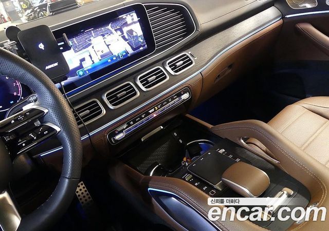 Mercedes-Benz GLS-Class 2025 — photo 6
