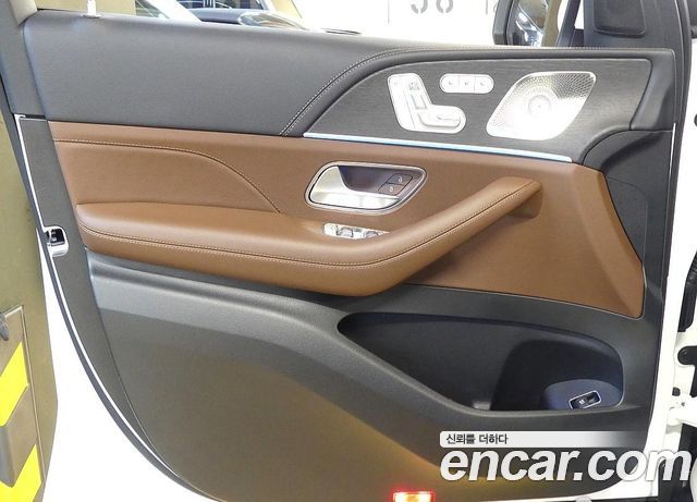 Mercedes-Benz GLS-Class 2025 — photo 15