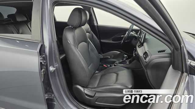 Hyundai i30 2019 — photo 12