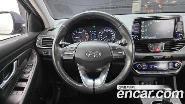 Hyundai i30 2019 — photo 13