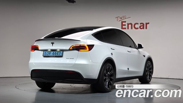 Tesla Model Y 2022 — photo 2
