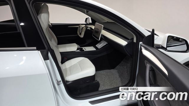 Tesla Model Y 2022 — photo 17