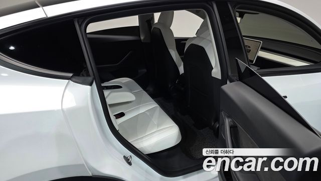 Tesla Model Y 2022 — photo 18