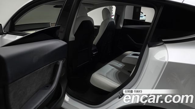 Tesla Model Y 2022 — photo 16