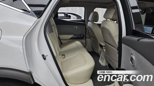 Genesis GV60 2022 — photo 17