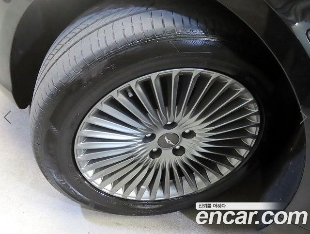 Genesis G90 2019 — photo 20